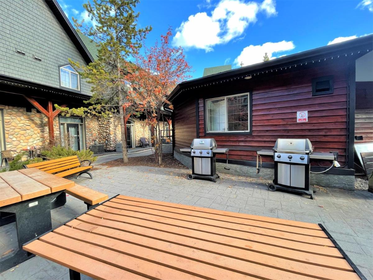 Renovated Chalet At Mystic Springs, Mountain Views, Pets Welcome! Canmore Bagian luar foto