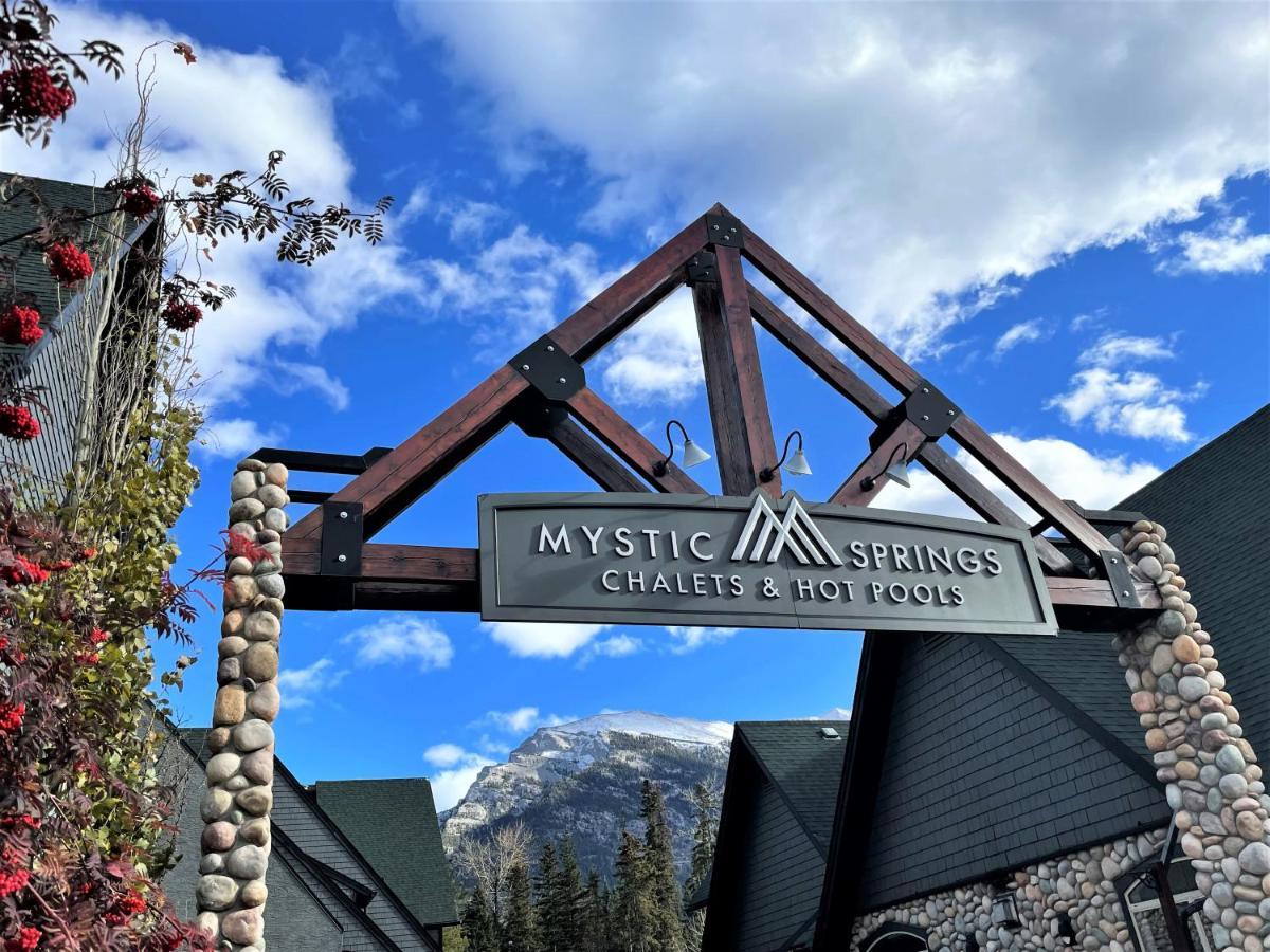 Renovated Chalet At Mystic Springs, Mountain Views, Pets Welcome! Canmore Bagian luar foto