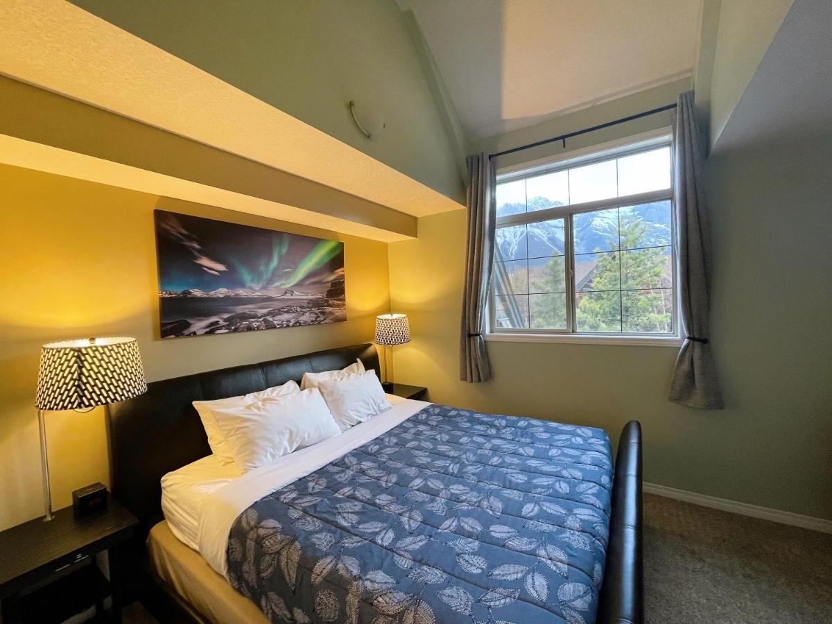 Renovated Chalet At Mystic Springs, Mountain Views, Pets Welcome! Canmore Bagian luar foto