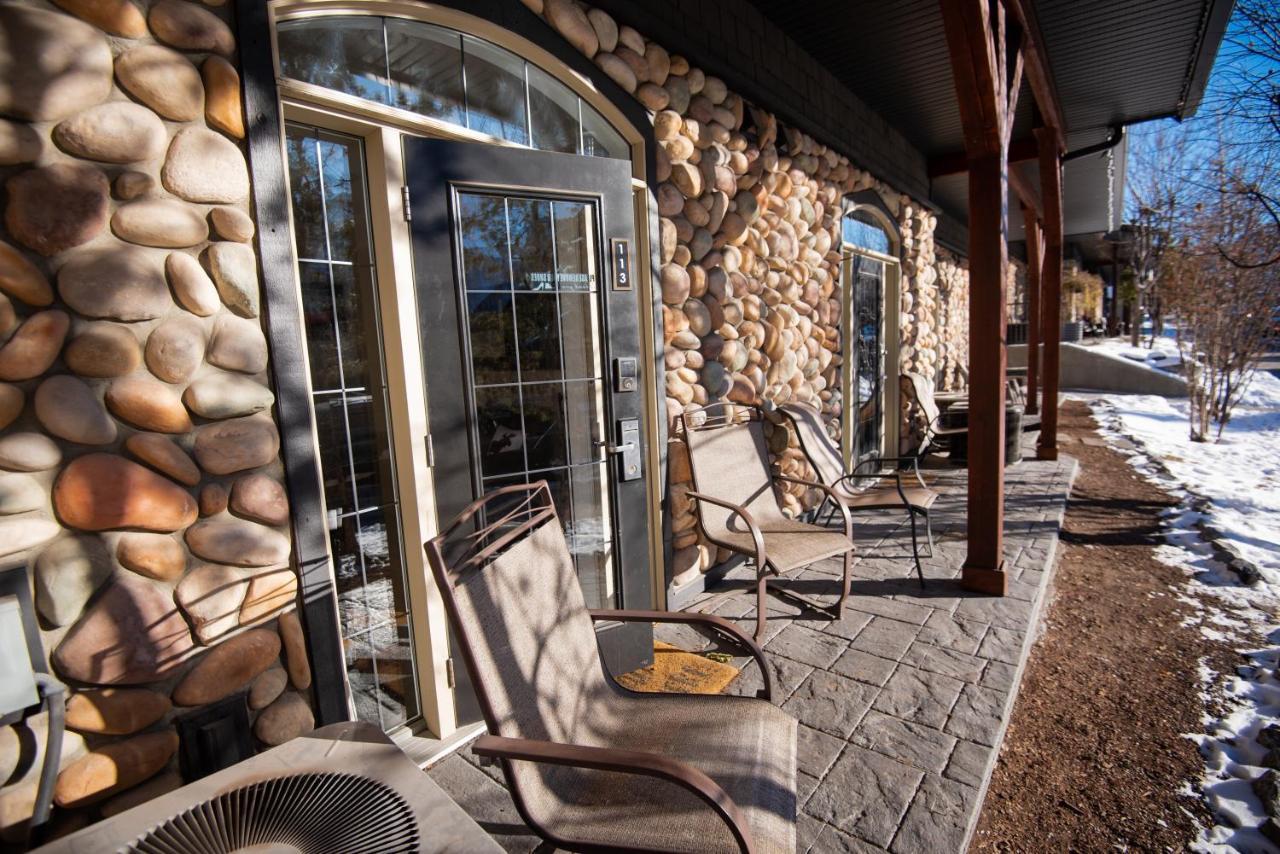 Renovated Chalet At Mystic Springs, Mountain Views, Pets Welcome! Canmore Bagian luar foto