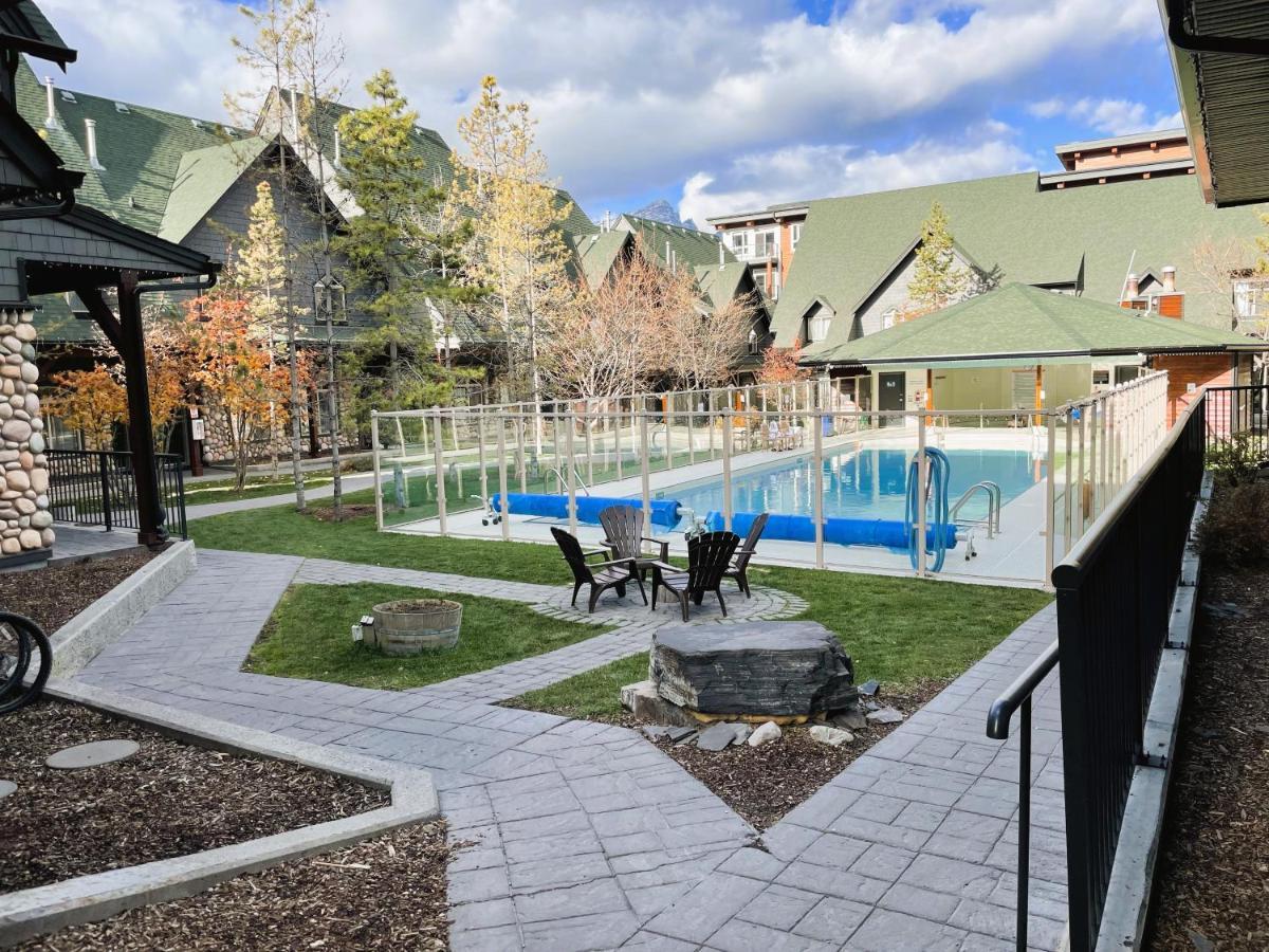 Renovated Chalet At Mystic Springs, Mountain Views, Pets Welcome! Canmore Bagian luar foto